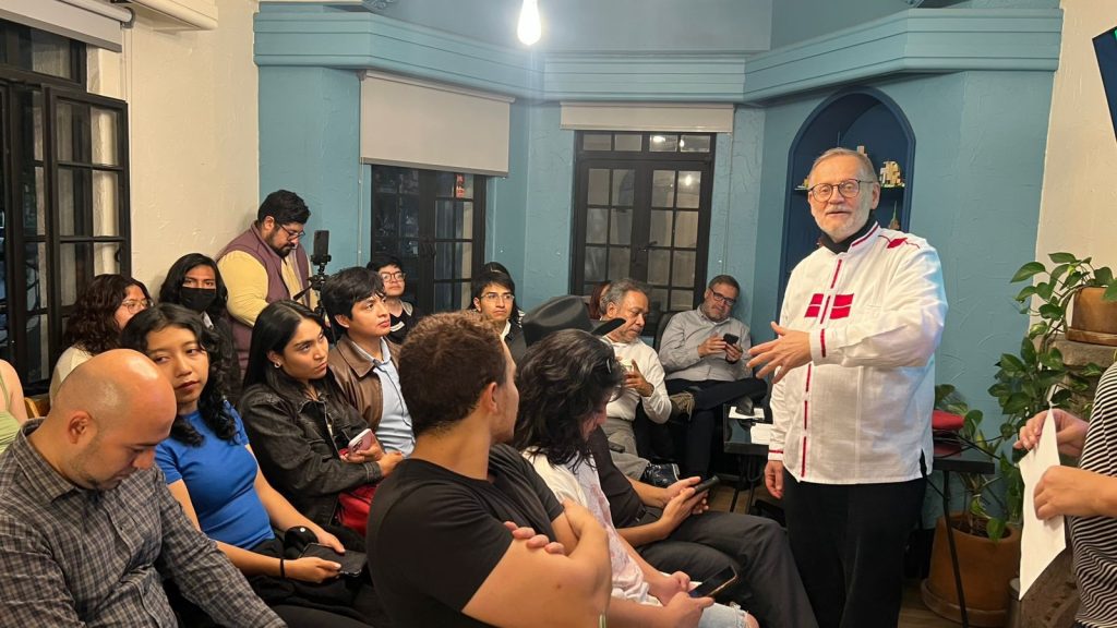 Mesa ECUM sobre gentrificación en CDMX con Carlos Morales-Schechinger, análisis de derecho al suelo y políticas urbanas incluyentes.